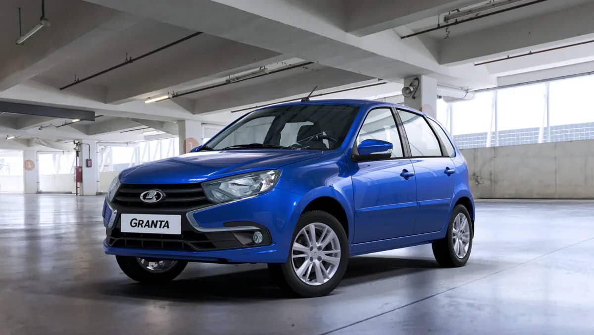 Lada Granta попала в ТОП-3 хетчбэков с АКПП для девушек