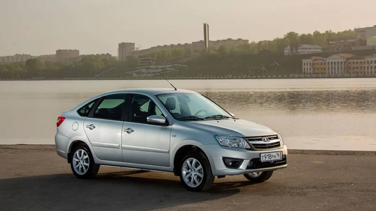 Lada Granta названа самым доступным лифтбеком на российском рынке