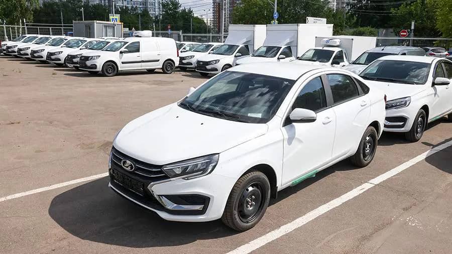 LADA Vesta и LADA Granta в июне попали в тройку лидеров отечественного авторынка
