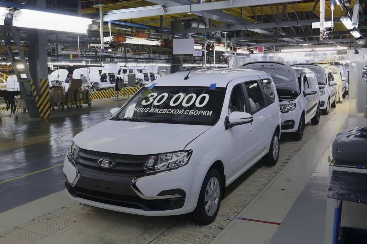 В Ижевске выпущен 30-тысячный LADA Largus