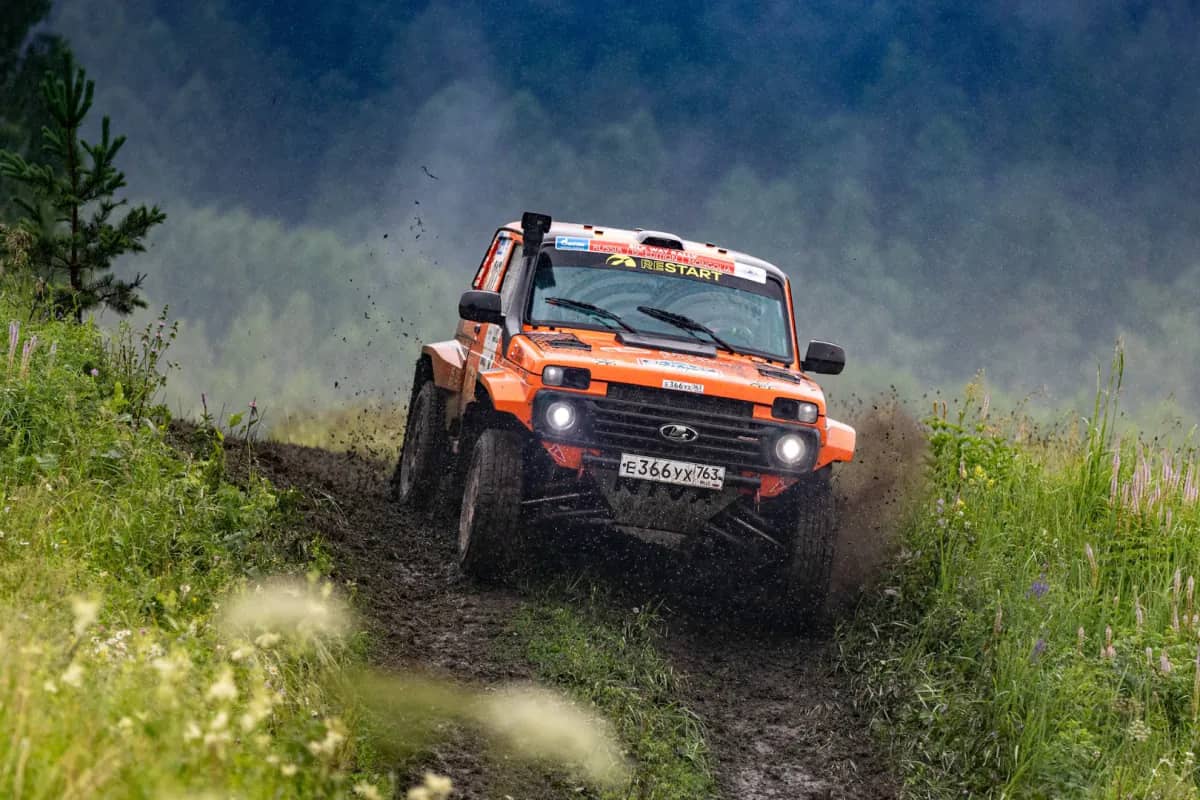 NIVA SPORT TURBO СТАРТОВАЛА НА МЕЖДУНАРОДНОМ РАЛЛИ-МАРАФОНЕ «ШЕЛКОВЫЙ ПУТЬ» 2025