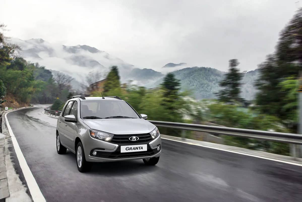 Автомобилем LADA владеет каждый третий автомобилист в России
