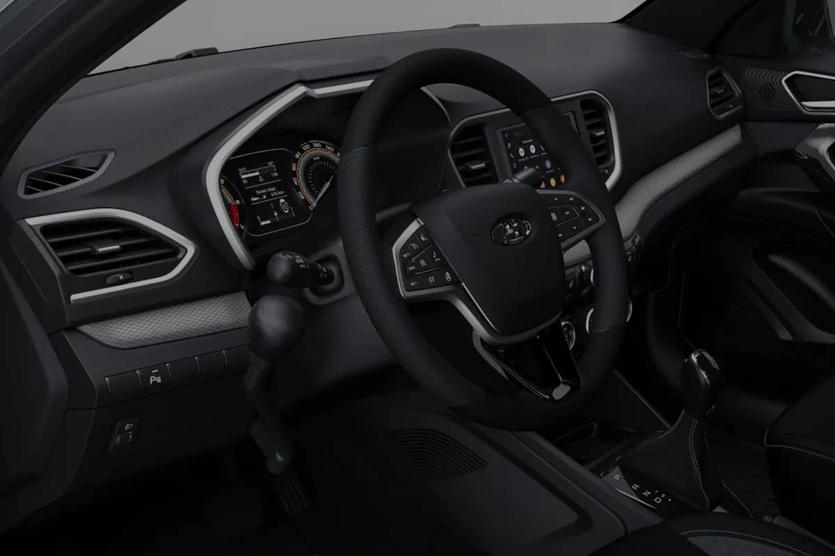 Запущено производство адаптированной версии LADA Vesta с ручным управлением