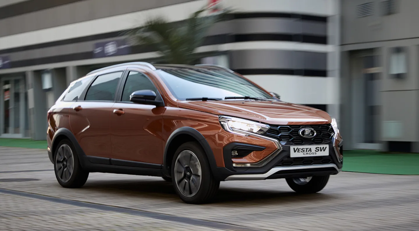 Летний ливень и LADA Vesta: как безопасно ехать по мокрому асфальту